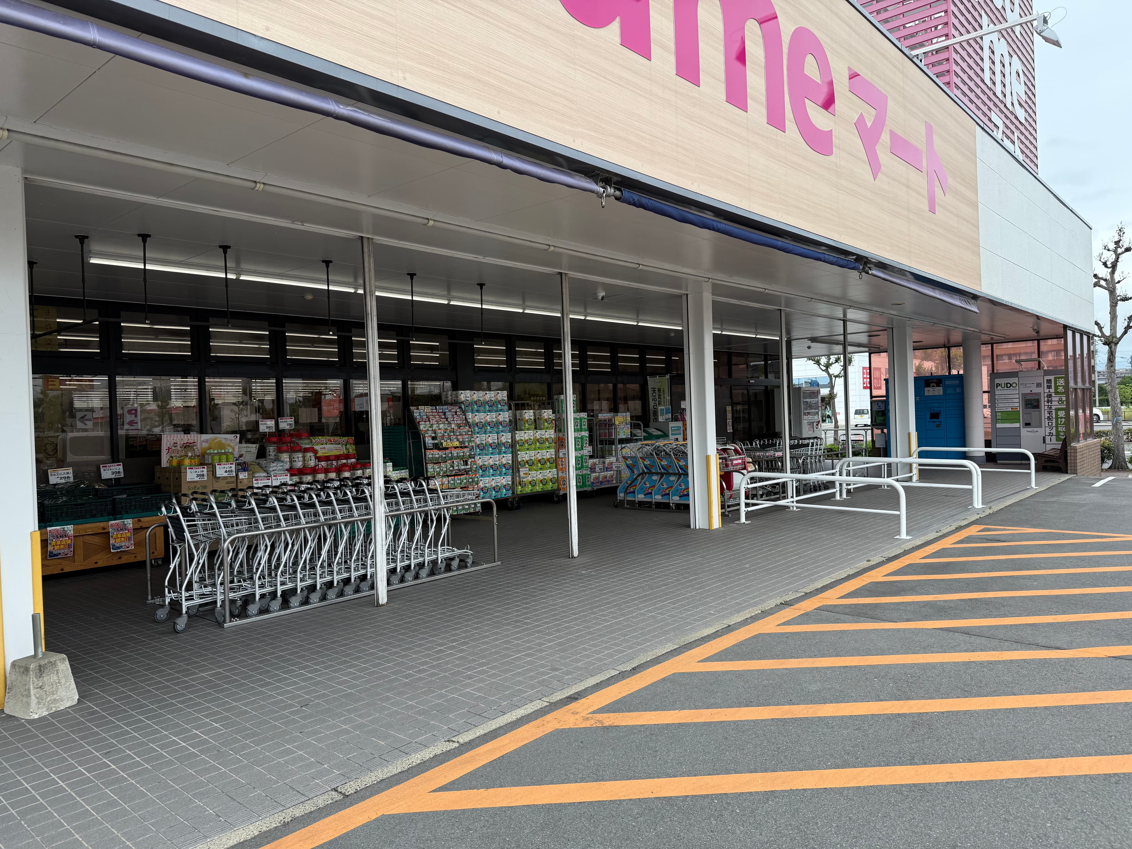 屋外軒先 キッチンカーや物販におすすめな催事イベントスペース2