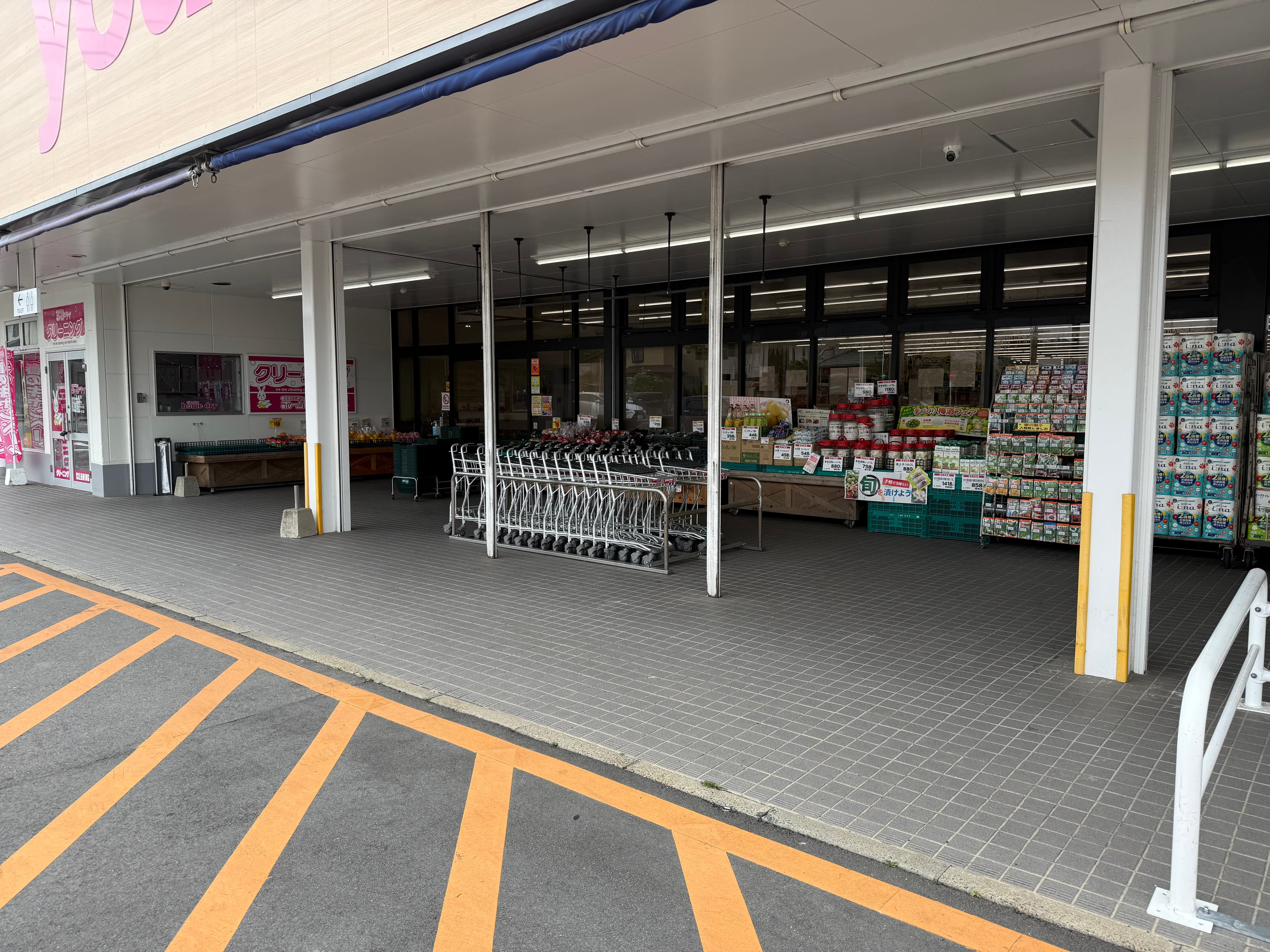 屋外軒先 キッチンカーや物販におすすめな催事イベントスペース1