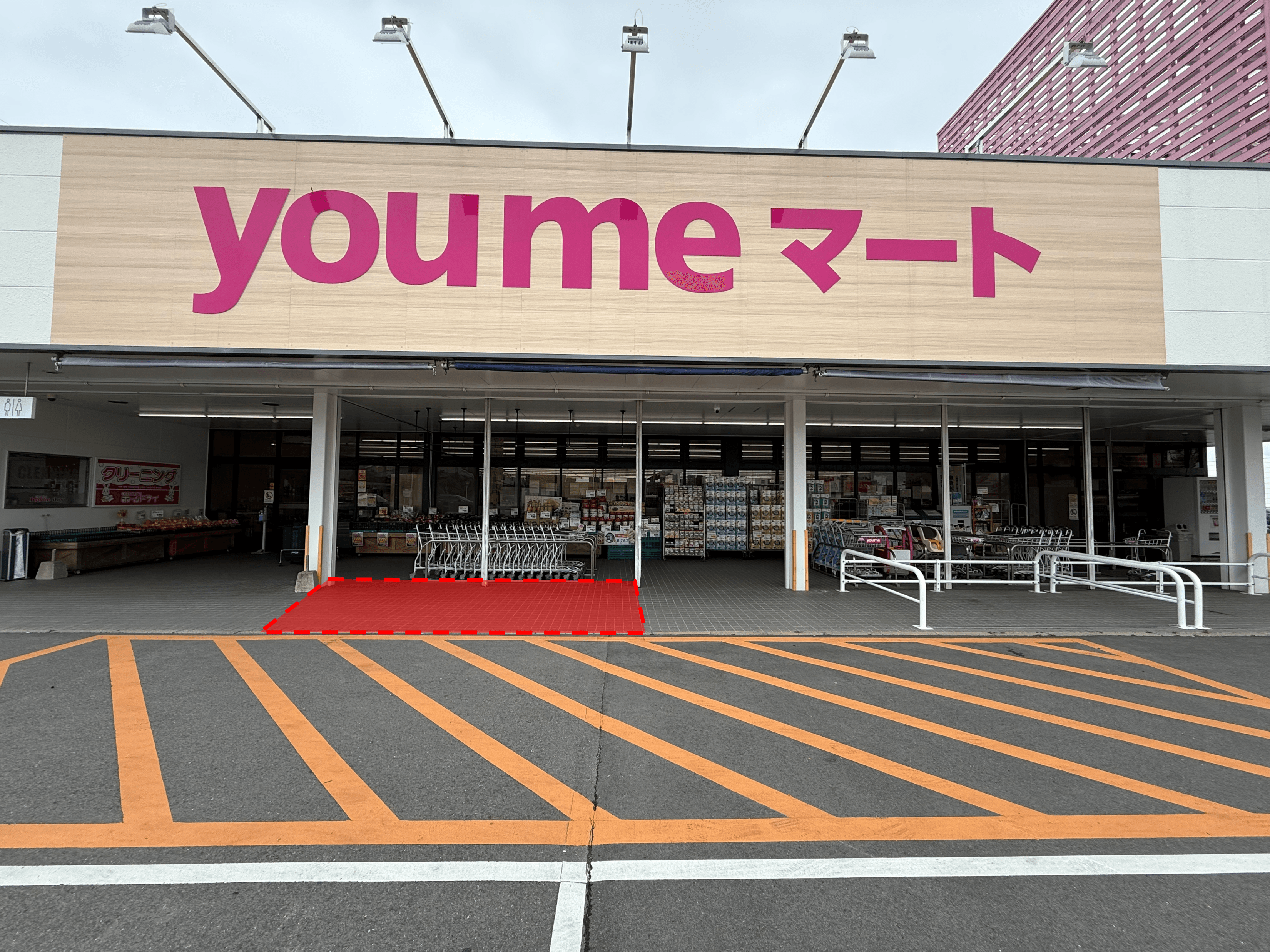 屋外軒先 キッチンカーや物販におすすめな催事イベントスペース