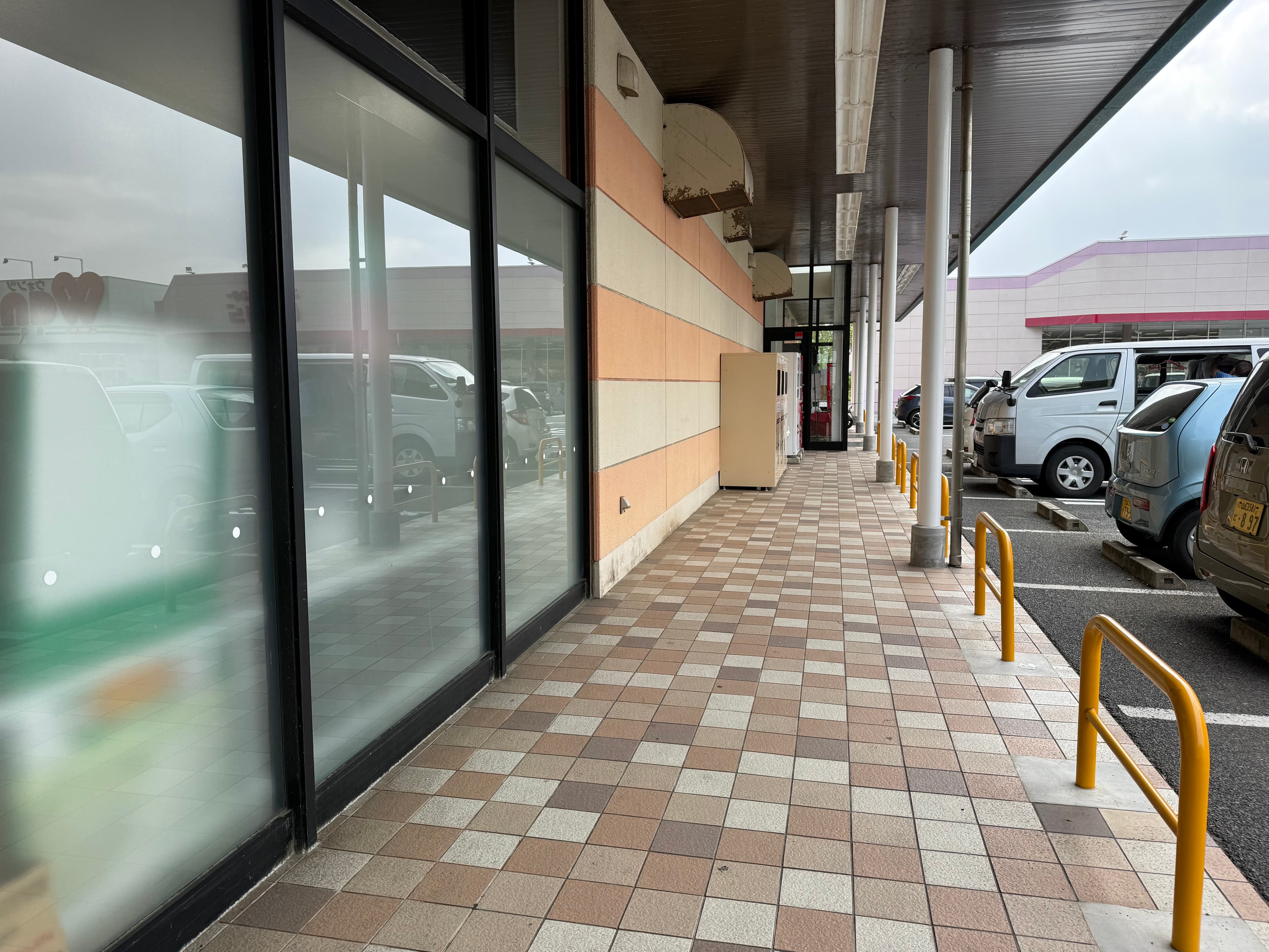 屋外軒先 キッチンカーや物販・販促プロモーションにおすすめな催事イベントスペース2