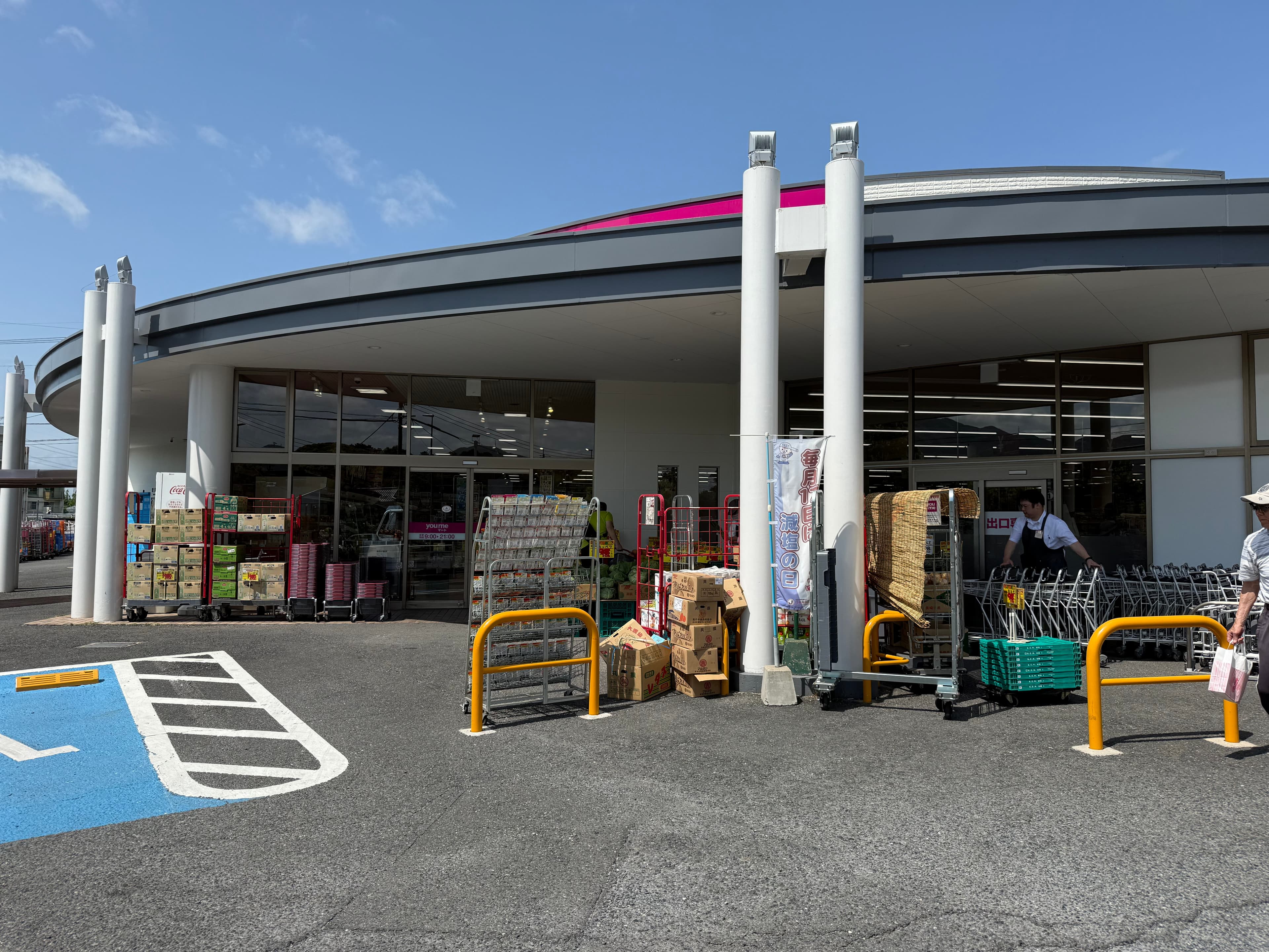 屋外駐車場前 キッチンカーや販促プロモーションにおすすめな催事イベントスペース1