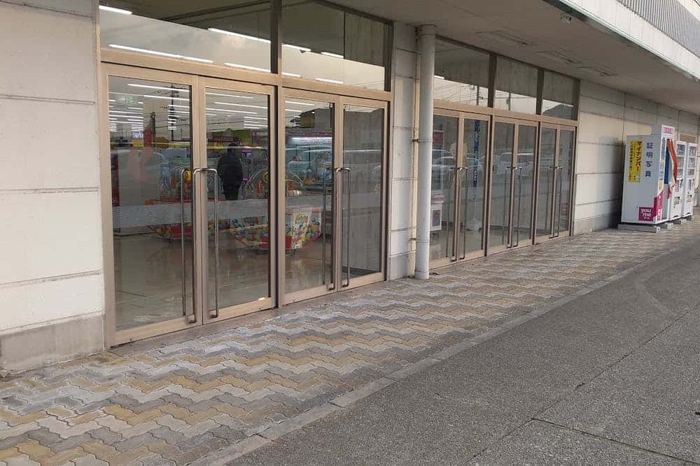 屋外軒先 キッチンカーや販促プロモーションにおすすめな催事イベントスペース