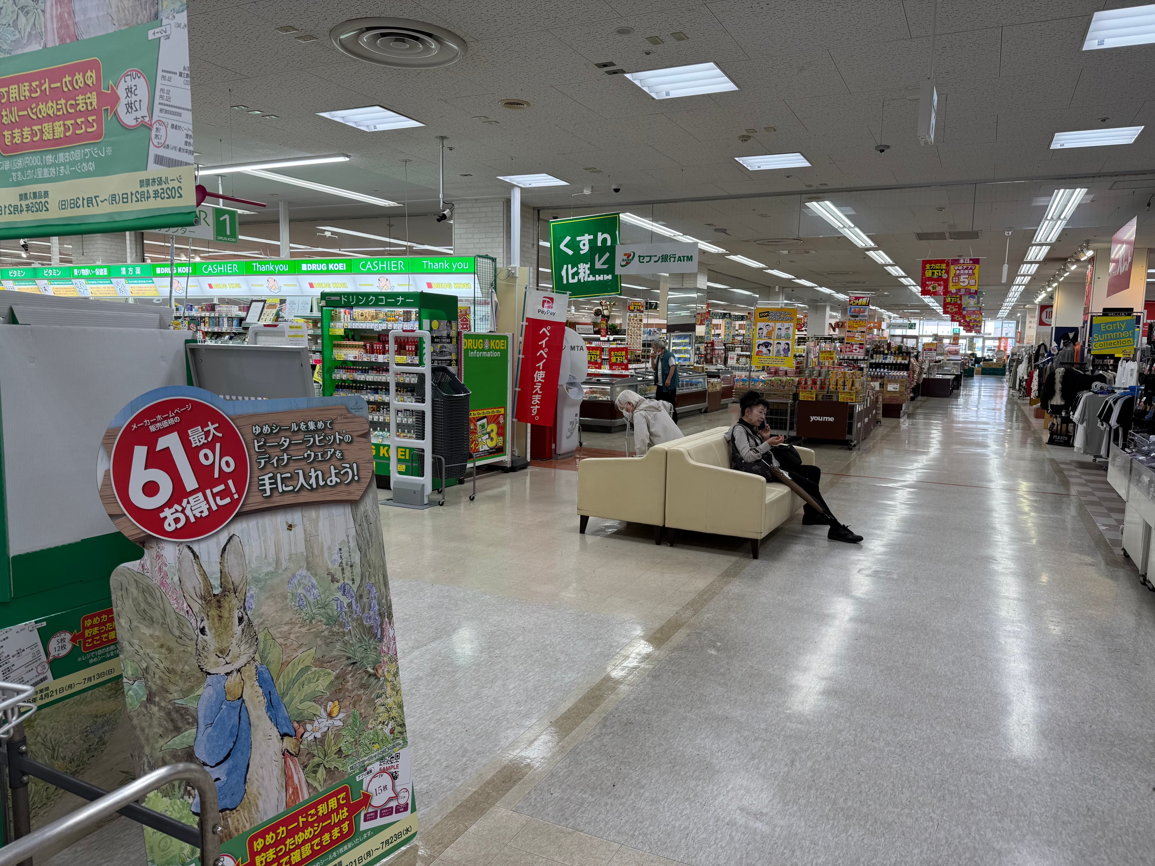 店内中央 販促プロモーションや物販のポップアップストアにおすすめな催事イベントスペース2