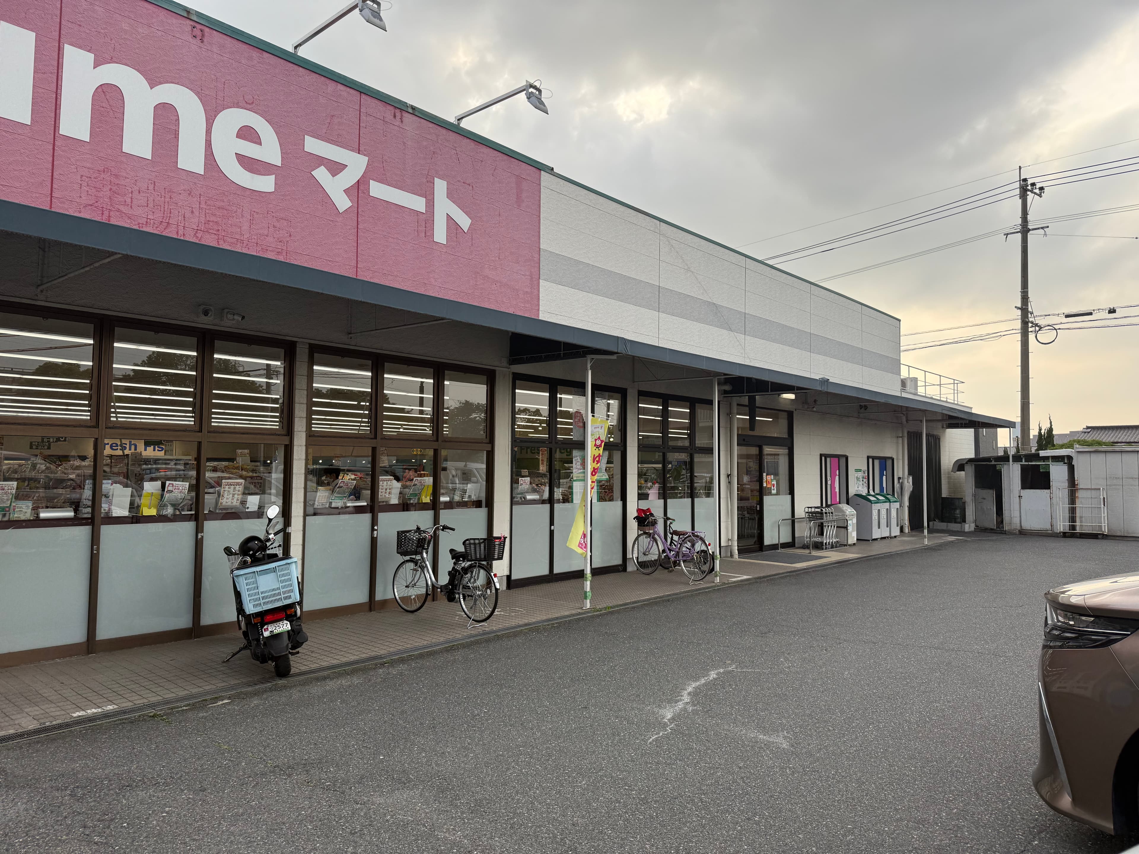 屋外軒先 キッチンカーや販促プロモーションにおすすめな催事イベントスペース2