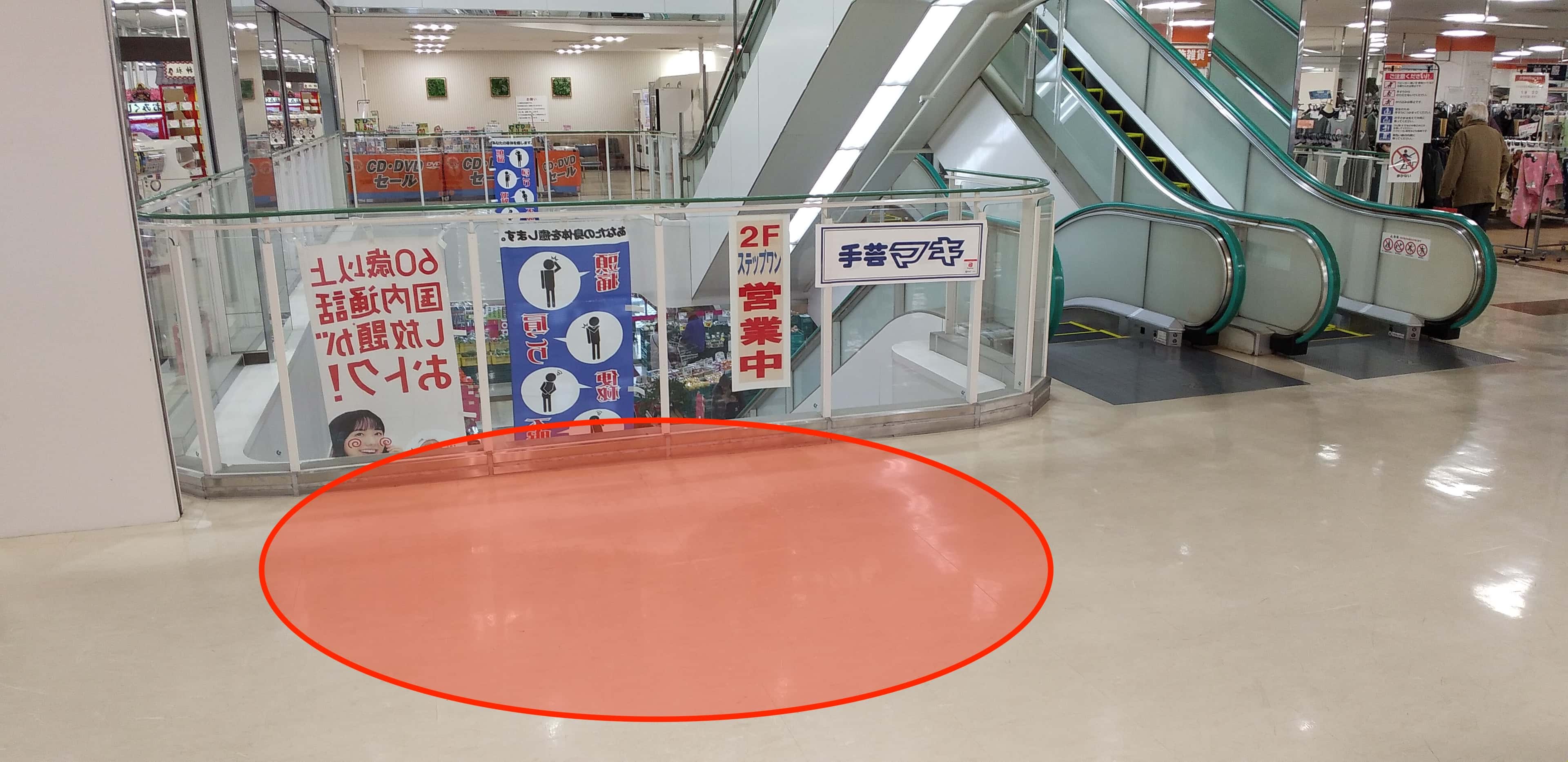 2Fエスカレーター横 販促プロモーションや物販のポップアップストアにおすすめな催事イベントスペース