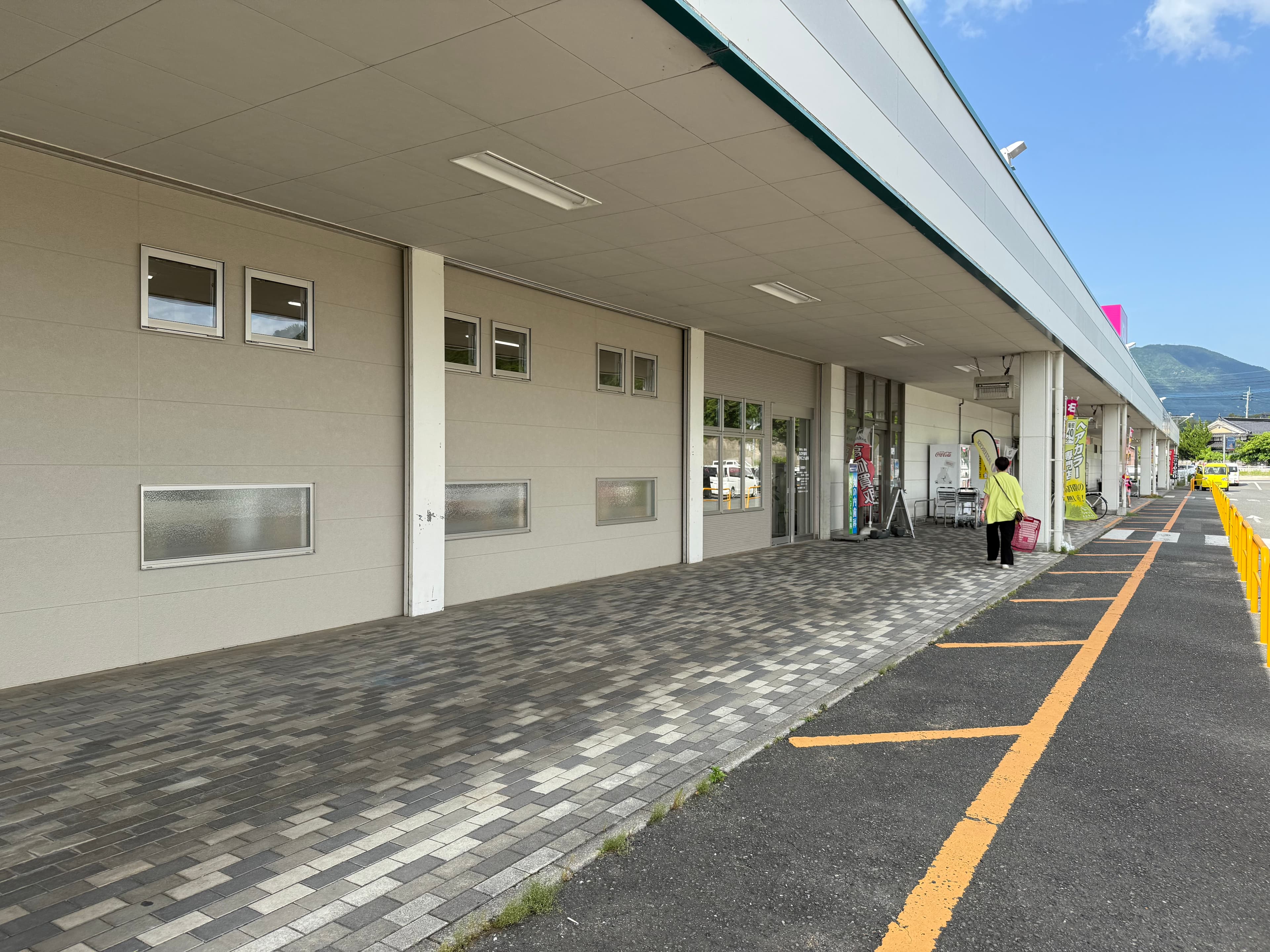 屋外軒先 販促プロモーションや物販のポップアップストアにおすすめな催事イベントスペース1