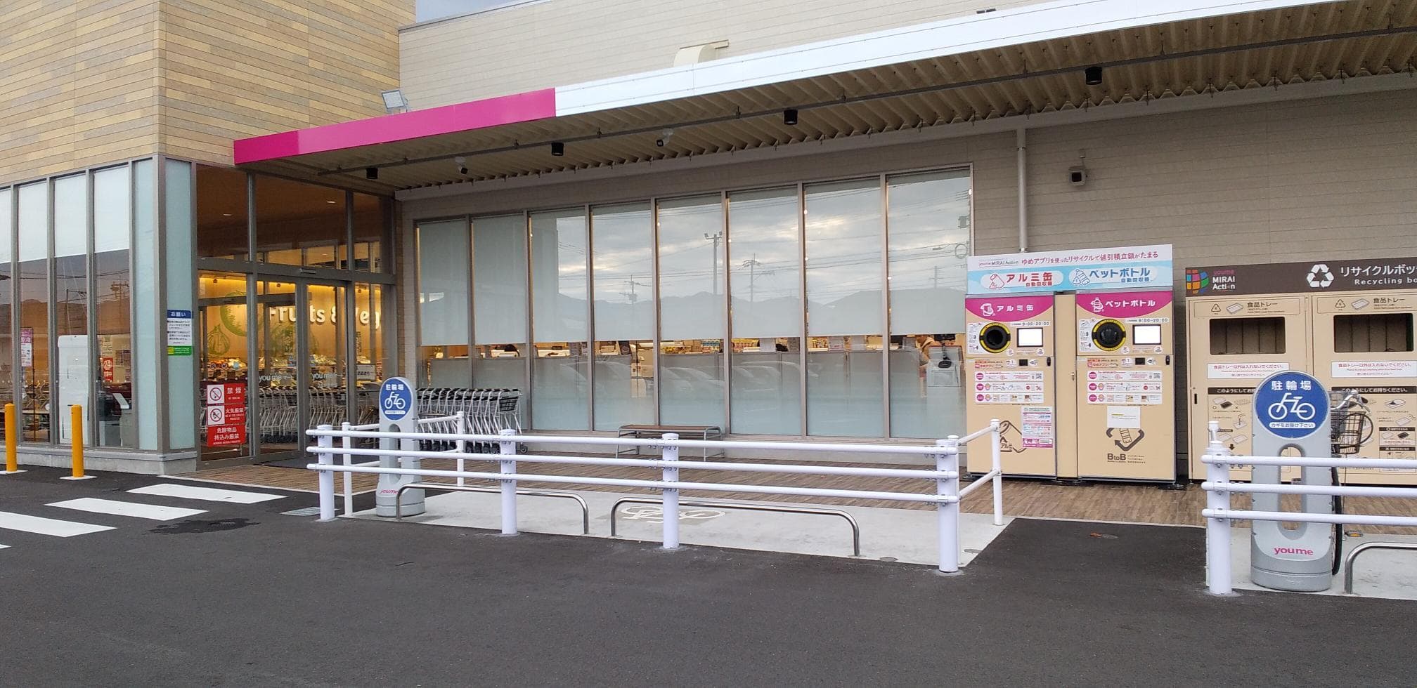 屋外軒先(入口横) 物販、食物販や販促プロモーションにおすすめな催事イベントスペース2