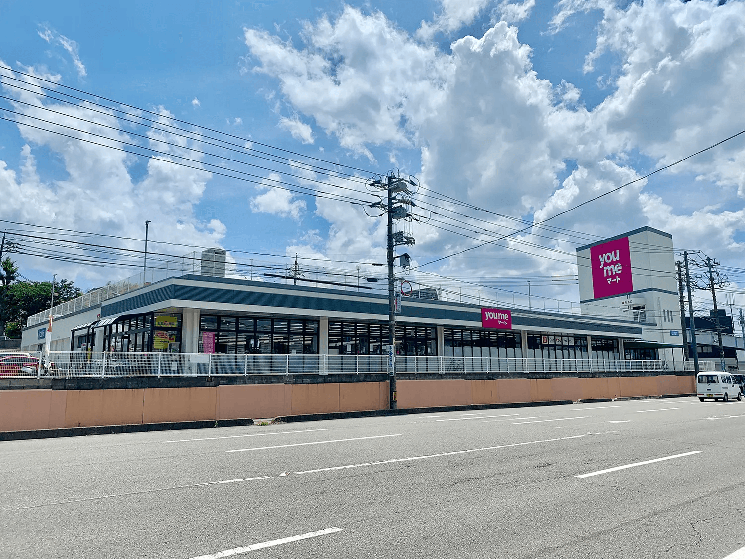 駐車場 キッチンカーや食物販、販促プロモーションにおすすめな屋外催事イベントスペース